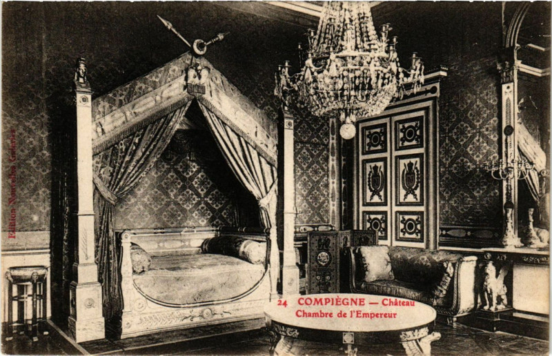 Carte postale ancienne Compiegne - Chateau - Chambre de l'Empereur à Compiègne