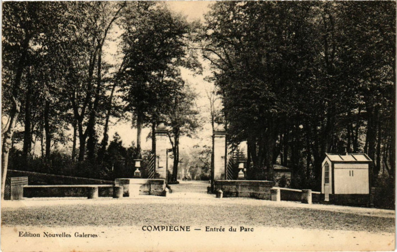 Carte postale ancienne Compiegne - Entrée du Parc à Compiègne