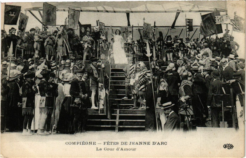 Carte postale ancienne Compiegne - Fetes de Jeanne d'Arc - La Cour d'Amour à Compiègne