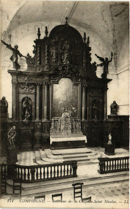 Carte postale ancienne Compiegne - Interieur de la Chapelle Sant-Nicolas à Compiègne