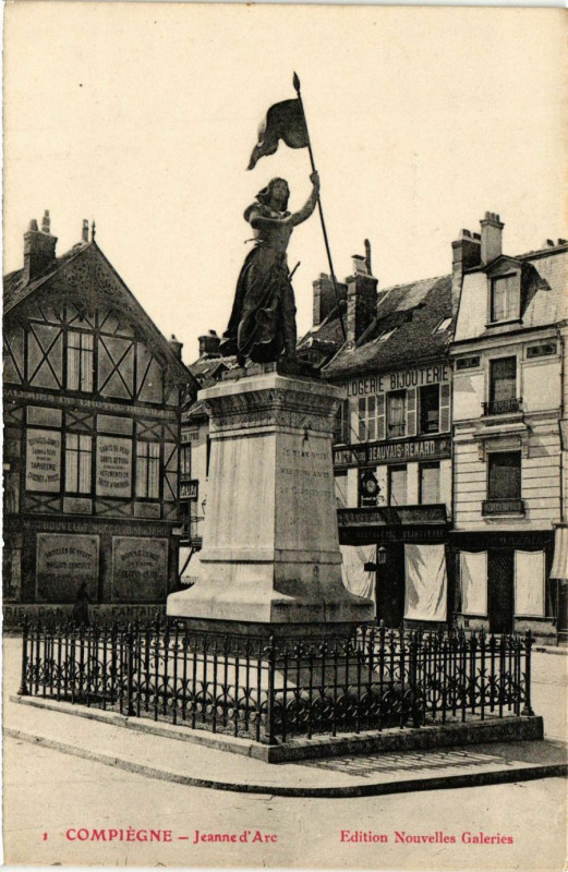 Carte postale ancienne Compiegne - Jeanne d'Arc à Compiègne