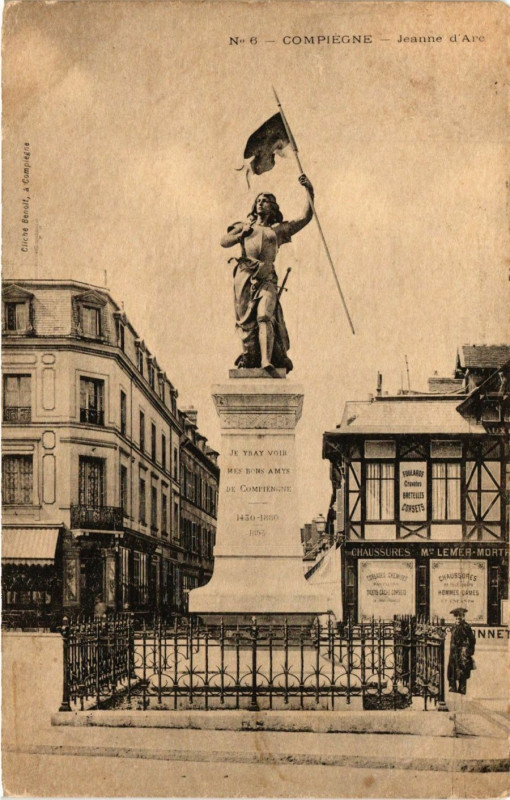 Carte postale ancienne Compiegne - Jeanne d'Arc à Compiègne