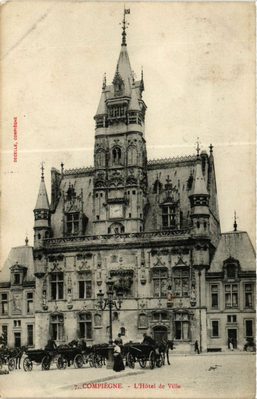 Carte postale ancienne Compiegne - L'Hotel de Ville à Compiègne