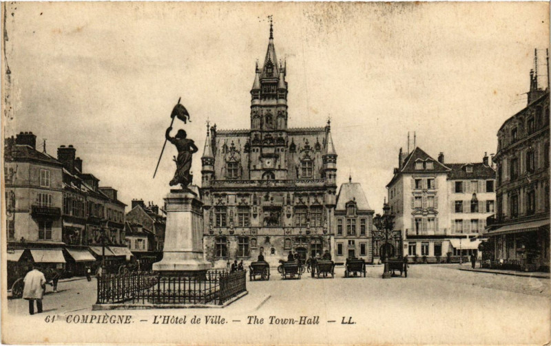 Carte postale ancienne Compiegne - L'Hotel de Ville - The Town - Hall à Compiègne