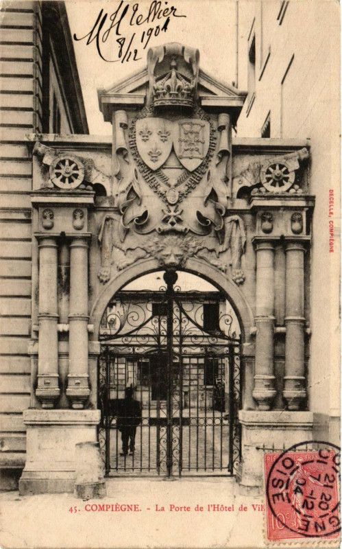 Carte postale ancienne Compiegne - La Porte de l'Hotel de Ville à Compiègne