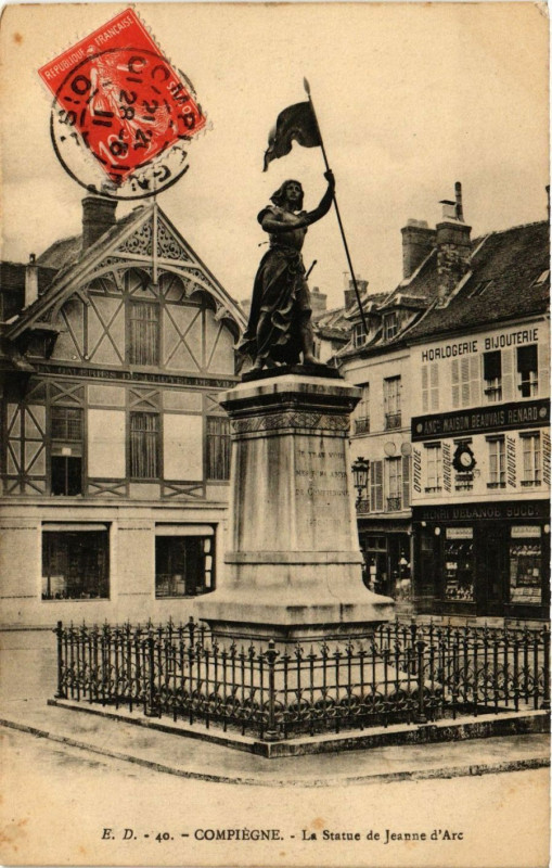 Carte postale ancienne Compiegne - La Statue de Jeanne d'Arc à Compiègne