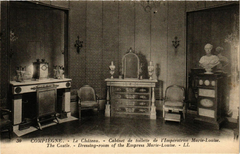 Carte postale ancienne Compiegne Le Chateau Cabines de toilette de L'Imperatrice Marie à Compiègne