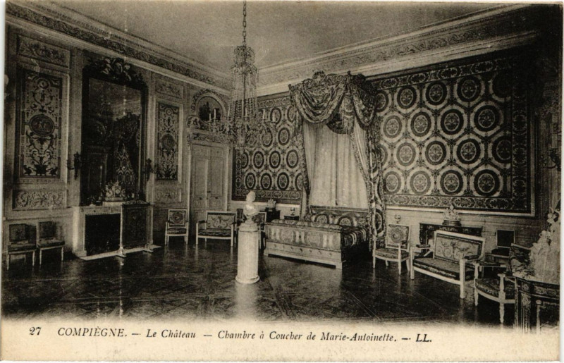 Carte postale ancienne Compiegne - Le Chateau - Chambre a Coucher de Marie-Antoinette à Compiègne