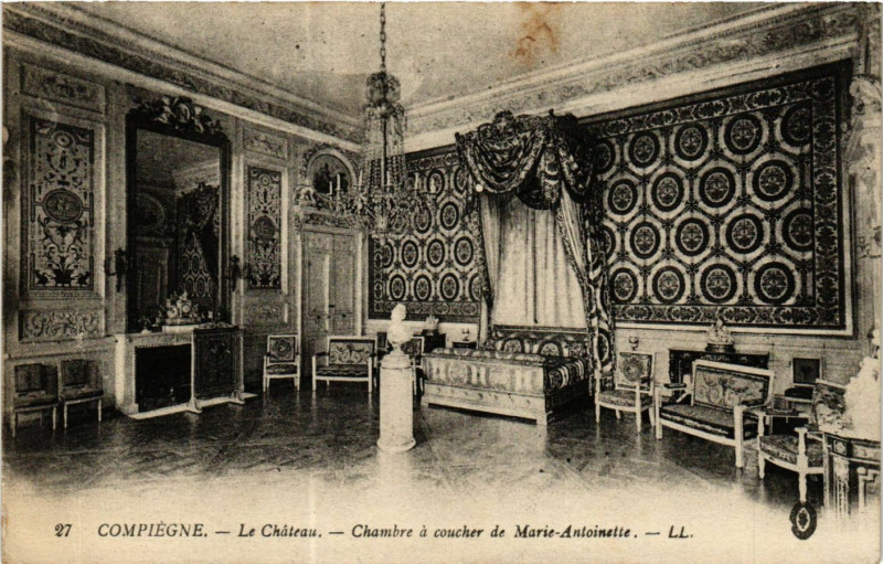 Carte postale ancienne Compiegne - Le Chateau - Chambre a coucher de Marie-Antoinette à Compiègne