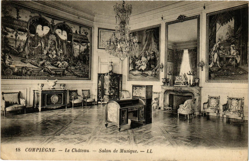 Carte postale ancienne Compiegne - Le Chateau - Salon de Musique à Compiègne