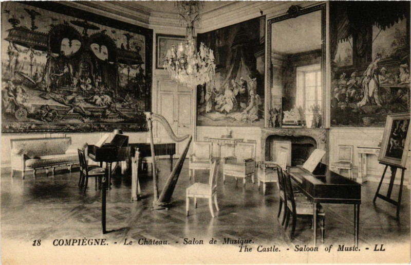 Carte postale ancienne Compiegne - Le Chateau - Salon de Museque - The Castle - Salon à Compiègne