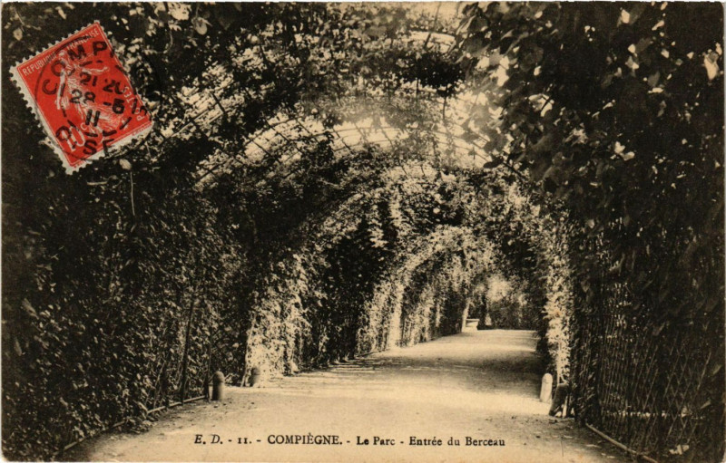 Carte postale ancienne Compiegne - Le Parc - Entrée de Berceau à Compiègne
