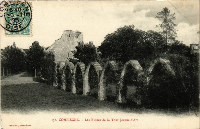 Carte postale ancienne Compiegne - Les Ruines de la Tour Jeanne d'Arc à Compiègne