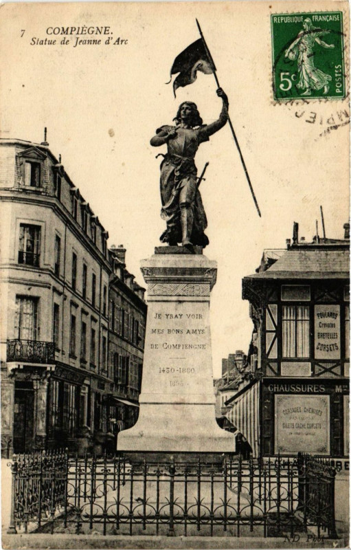 Carte postale ancienne Compiegne - Statue de Jeanne d'Arc à Compiègne