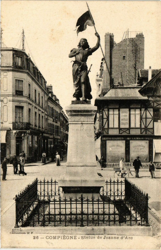 Carte postale ancienne Compiegne - Statue de Jeanne d'Arc à Compiègne