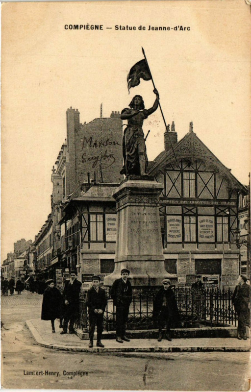 Carte postale ancienne Compiegne - Statue de Jeanne d'Arc à Compiègne