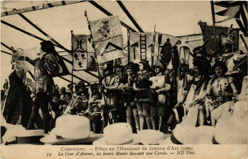 Carte postale ancienne Compiegne - Fetes en l'Honneur de Jeanne d'Arc (1909) - La Cour à Compiègne