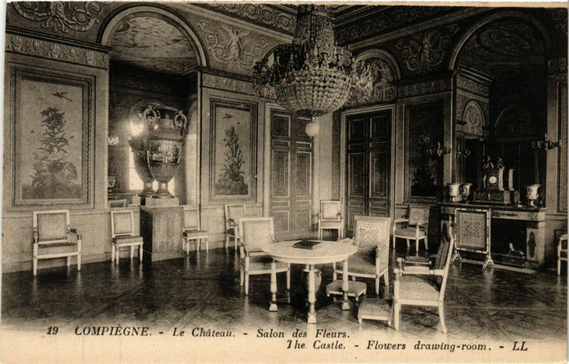 Carte postale ancienne Compiegne - Le Chateau - Salon des Fleurs - The Castle à Compiègne