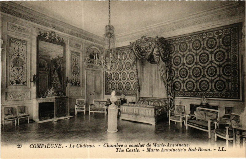 Carte postale ancienne Compiegne - Le Chateau - Chambre a coucher de Marie Antoinette à Compiègne
