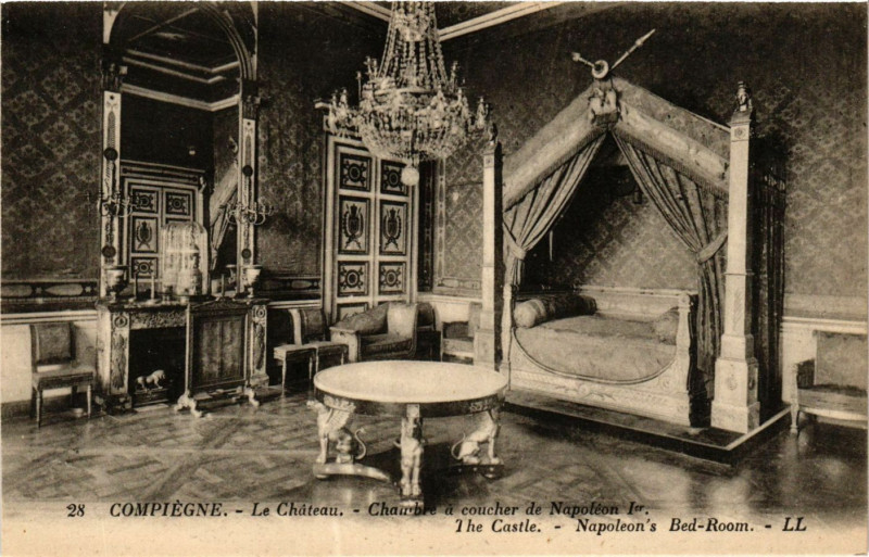Carte postale ancienne Compiegne - Le Chateau - Chaudare a coucher de Napoleon Ier à Compiègne