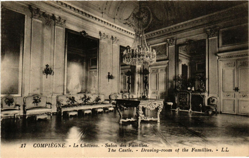 Carte postale ancienne Compiegne - Le Chateau - Salon des Familles à Compiègne