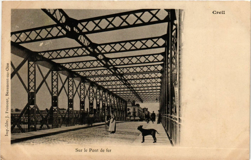 Carte postale ancienne Creil - Sur le Pont de fer à Creil