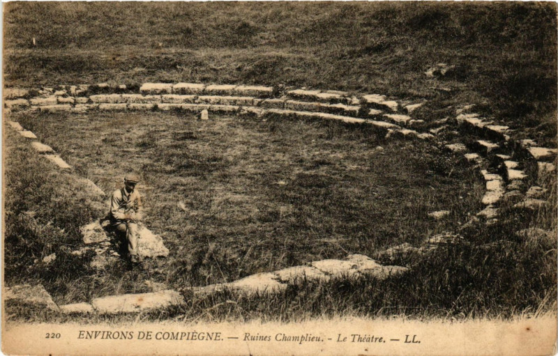 Carte postale ancienne Env. de Compiegne - Ruines Champlieuu - Le Theatre à Compiègne