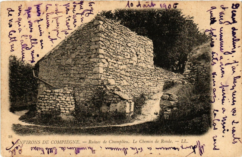 Carte postale ancienne Env. de Compiegne - Ruines de Champlieu - Le Chemin de Ronde à Compiègne