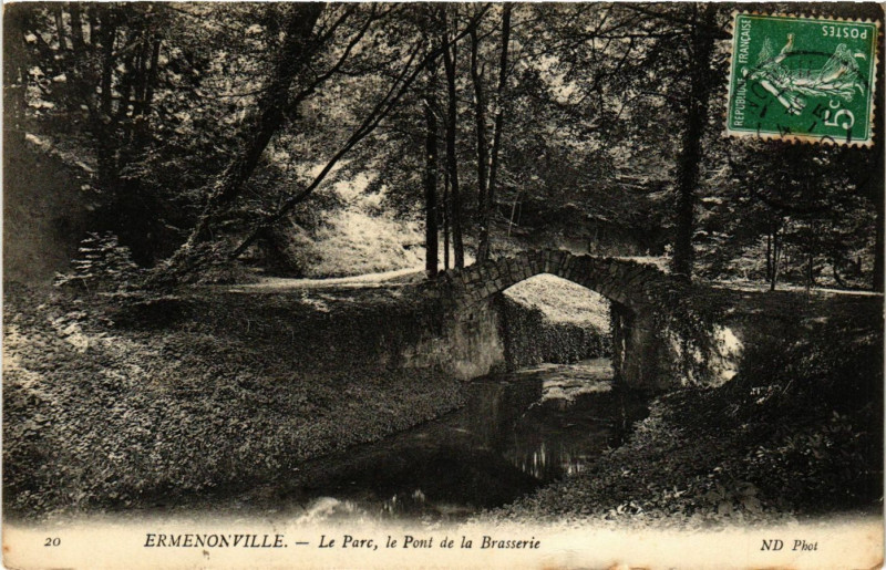 Carte postale ancienne Ermenonville - Le Parc le Pont de La BASSErie à Ermenonville