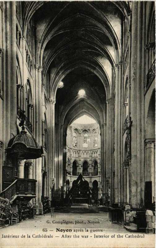 Carte postale ancienne Noyon apres la Guerre - Interieur de la Cathedrale - After the war à Noyon