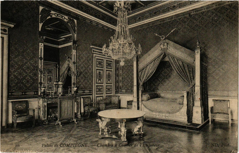 Carte postale ancienne Palais de Compiegne - Chambre a Coucher de l'Empereur à Compiègne