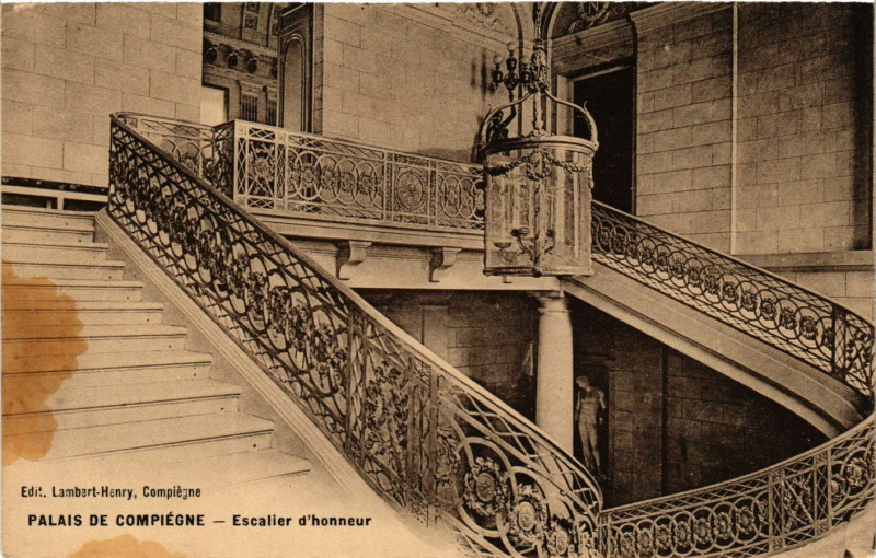 Carte postale ancienne Palais de Compiegne - Escalier d'honneur à Compiègne
