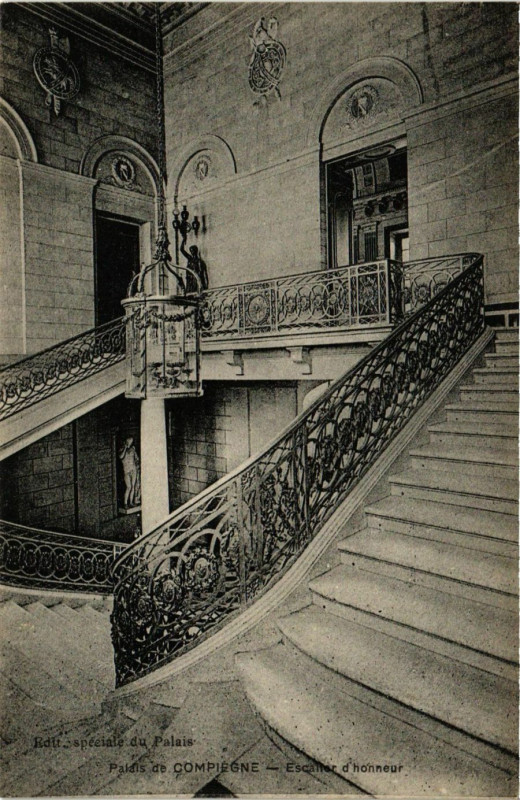 Carte postale ancienne Palais de Compiegne - Escalier d'honneur à Compiègne
