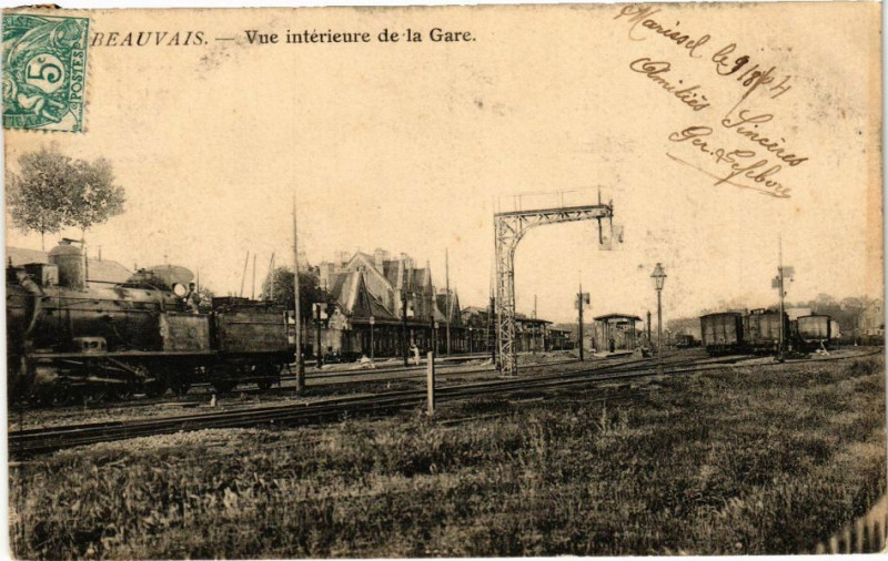 Carte postale ancienne Beauvais - Vue interieure de la Gare à Beauvais