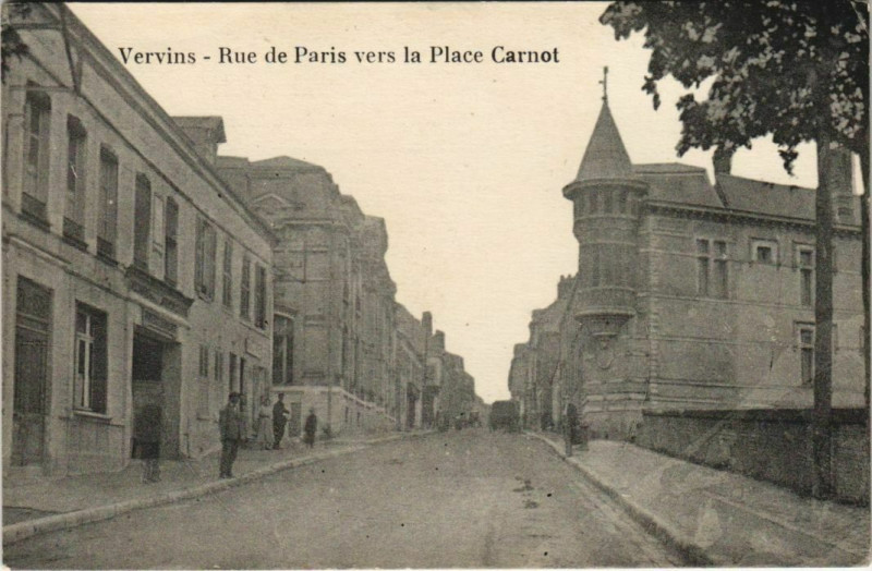 Carte postale ancienne Vervins Rue de Paris vers la Place Carnot à Vervins