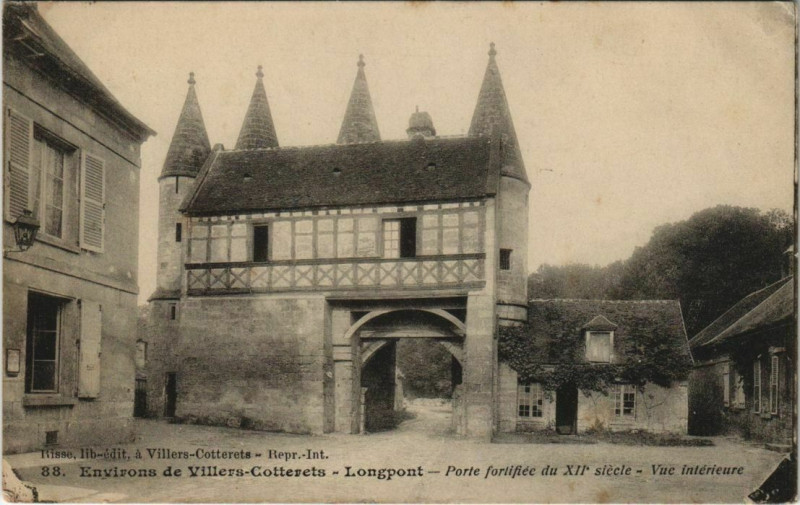 Carte postale ancienne Longpont Porte fortifiée à Longpont