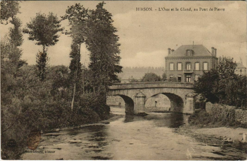 Carte postale ancienne Hirson L'Oise et le Gland au Pont de Pierre à Hirson