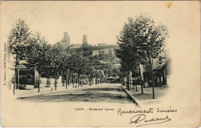 Carte postale ancienne Laon Boulevard Carnot à Laon
