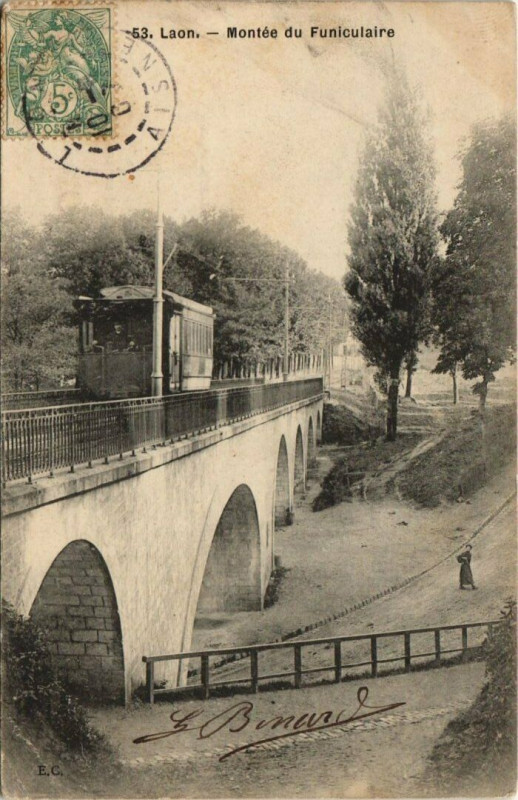 Carte postale ancienne Laon Montee du Funiculaire à Laon