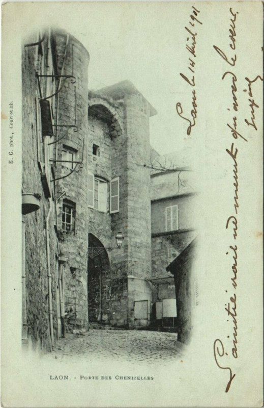 Carte postale ancienne Laon Porte de Chenizellers à Laon