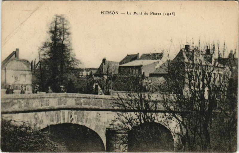 Carte postale ancienne Hirson Le Pont de Pierre à Hirson