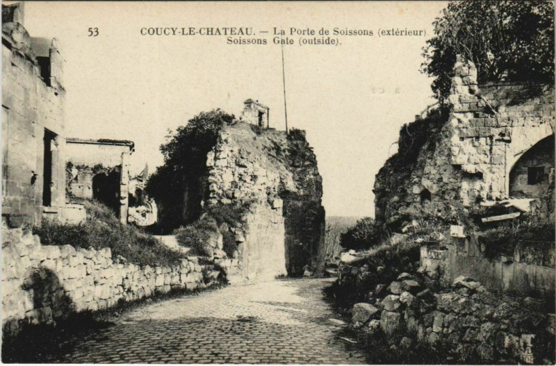 Carte postale ancienne Coucy-le-Chateau La Porte de Soissons à Soissons