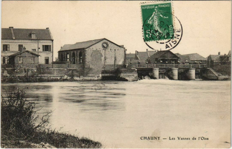 Carte postale ancienne Chauny Les Vannes se l'Oise à Chauny