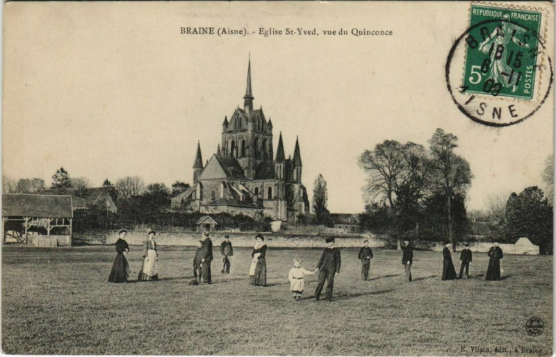 Carte postale ancienne Brain Eglise Saint-Yved vue de Quinconce
