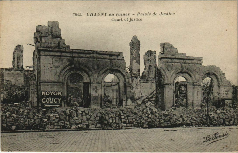 Carte postale ancienne Chauny en ruines Palais de Justice Court of Justice à Chauny