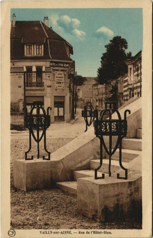 Carte postale ancienne Vailly-sur-Aisne Rue de l'Hotel Dieu à Vailly-sur-Aisne