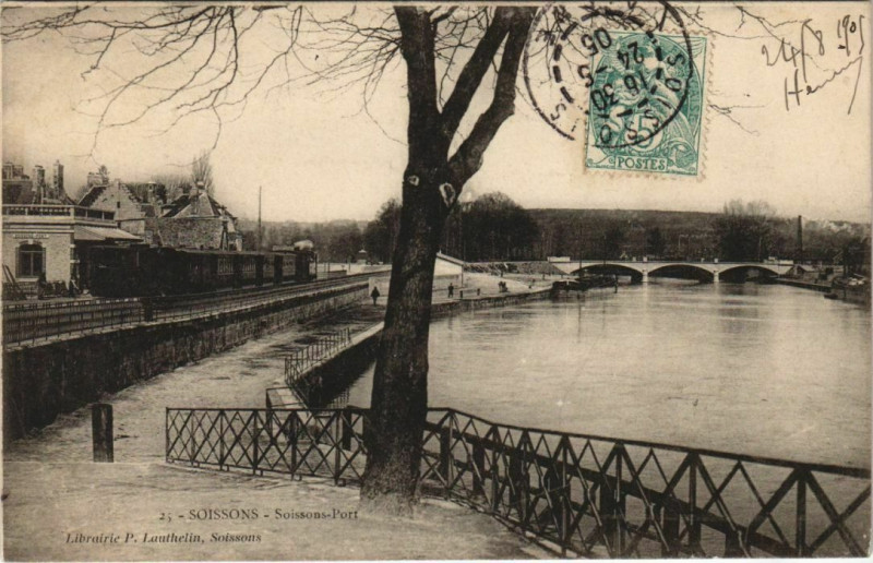 Carte postale ancienne Soissons Soissons Port à Soissons