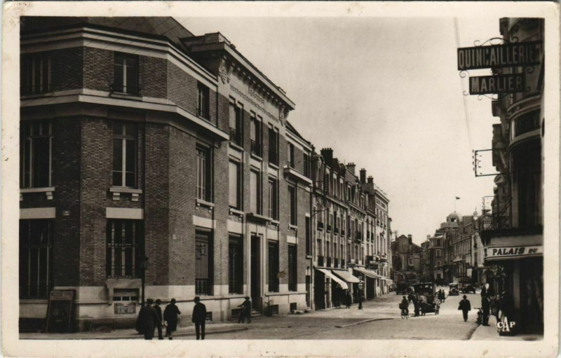 Carte postale ancienne Soissons La Poste à Soissons