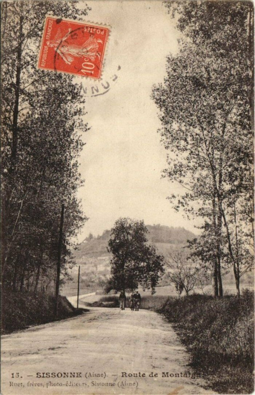 Carte postale ancienne Soissons Route de Montalgh à Soissons
