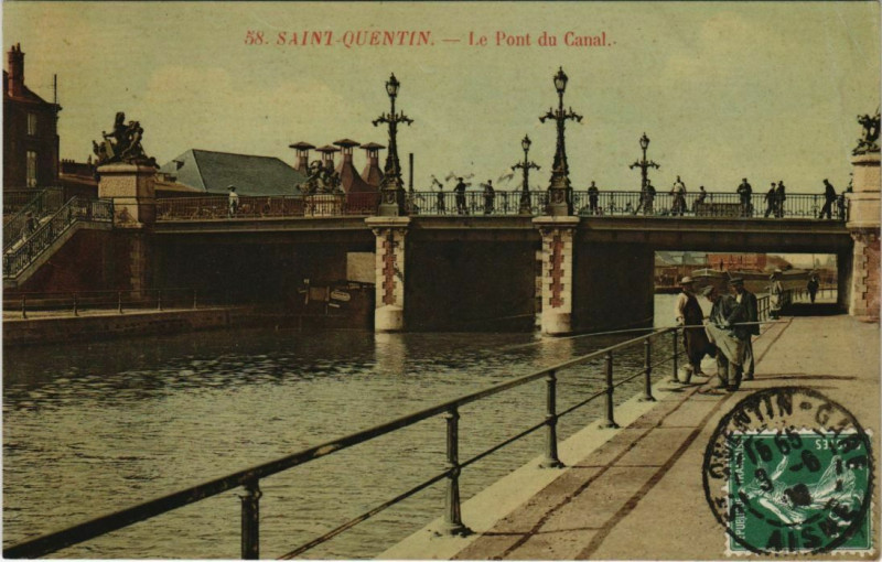 Carte postale ancienne Saint-Quentin Le Pont du Canal à Saint-Quentin